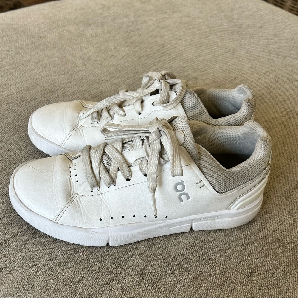On Running Roger Classic White Sneakers
